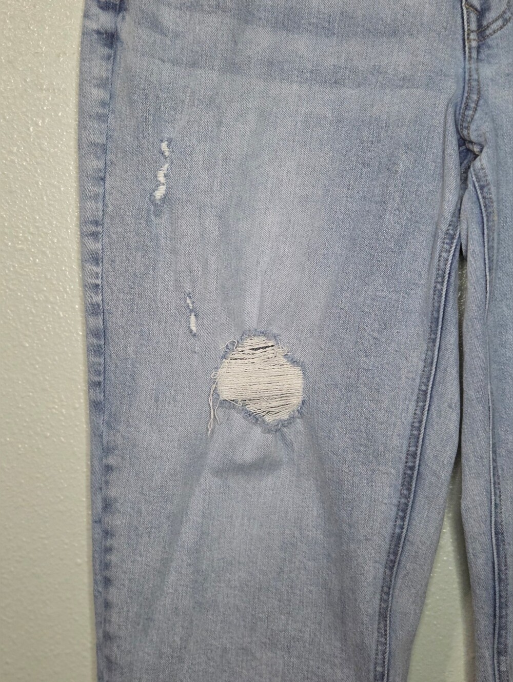 Maurices M Jeans Size 18W Cropped Mom Jeans Light Wash Denim Distressed - Picture 3 of 9
